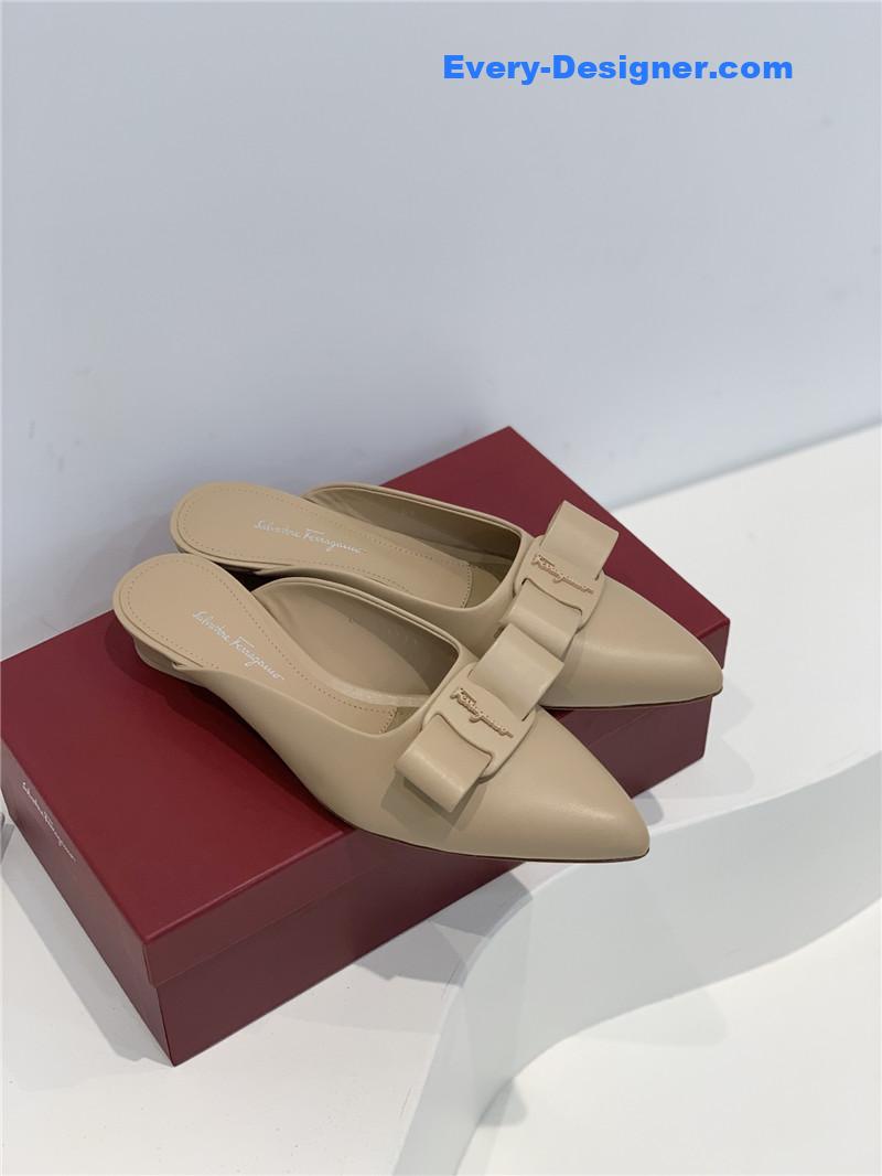 Salvatore Ferragamo new pointed half drag bow slippers