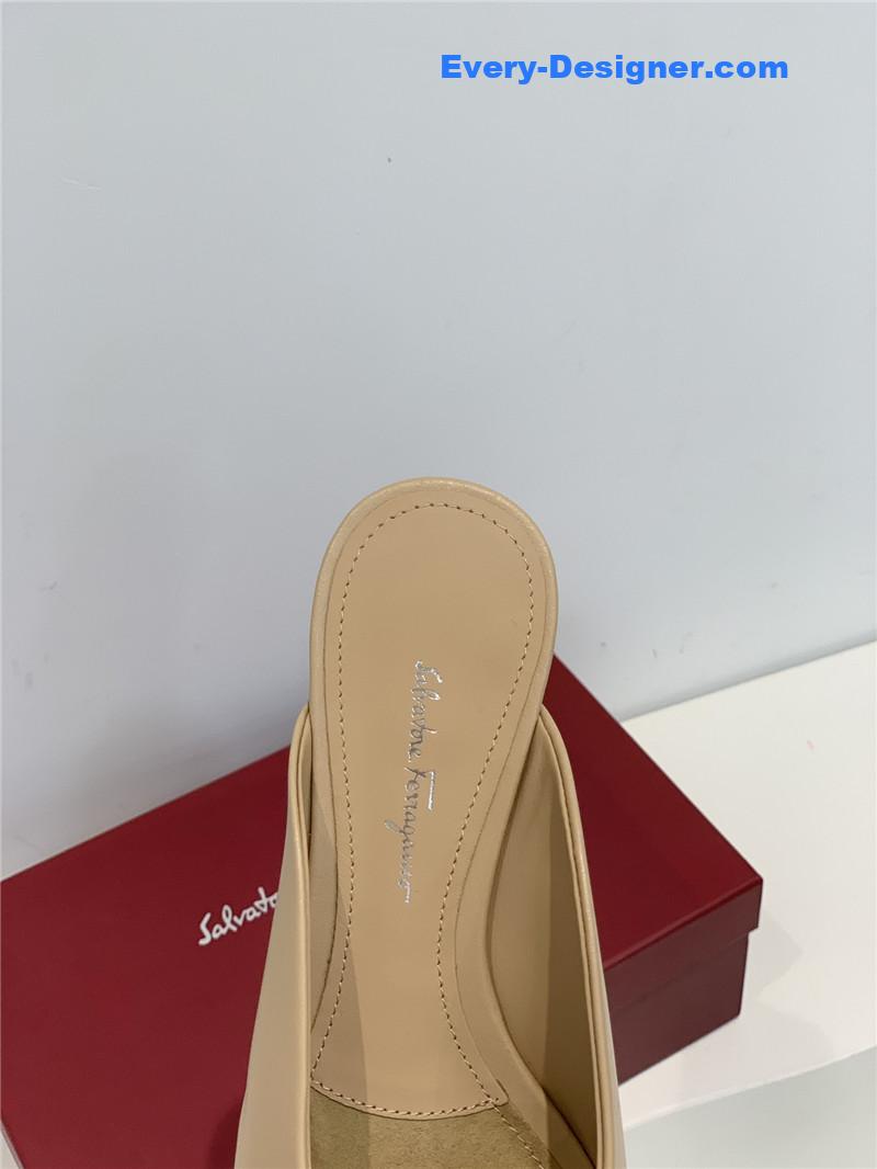 Salvatore Ferragamo new pointed half drag bow slippers