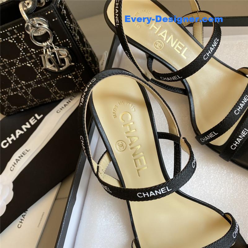 CC middle-aged series logo strappy high-heeled sandals