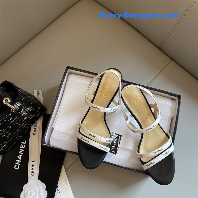 CC middle-aged series logo strappy high-heeled sandals