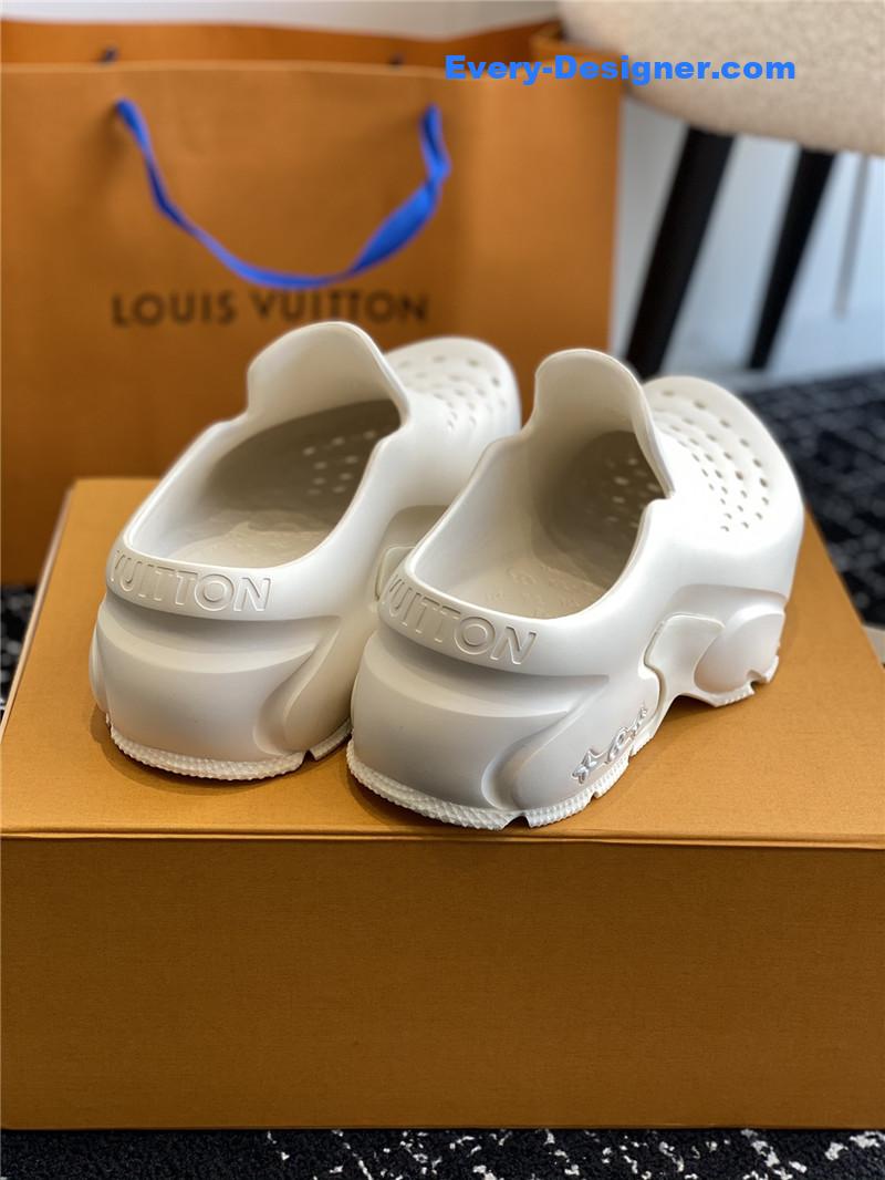 l0vis Vvtt0n lv new shark slippers