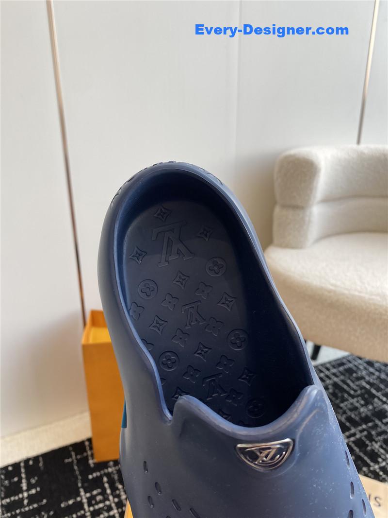 l0vis Vvtt0n lv new shark slippers