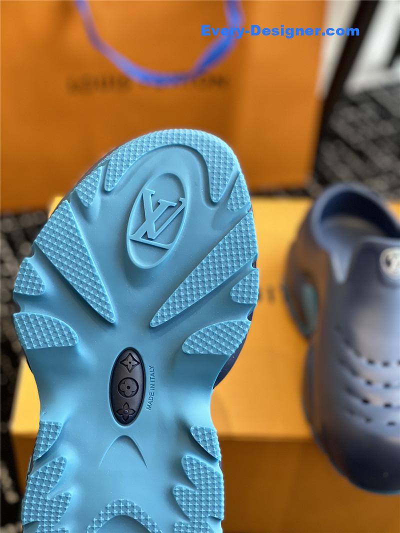 l0vis Vvtt0n lv new shark slippers