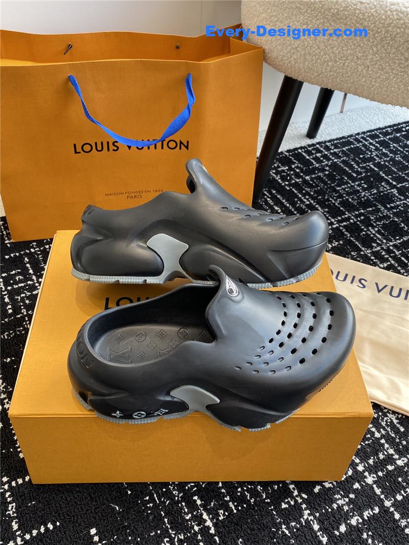 l0vis Vvtt0n lv new shark slippers