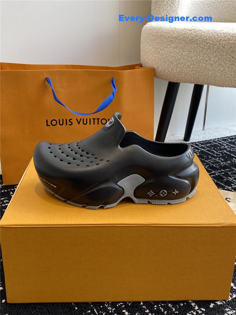 l0vis Vvtt0n lv new shark slippers