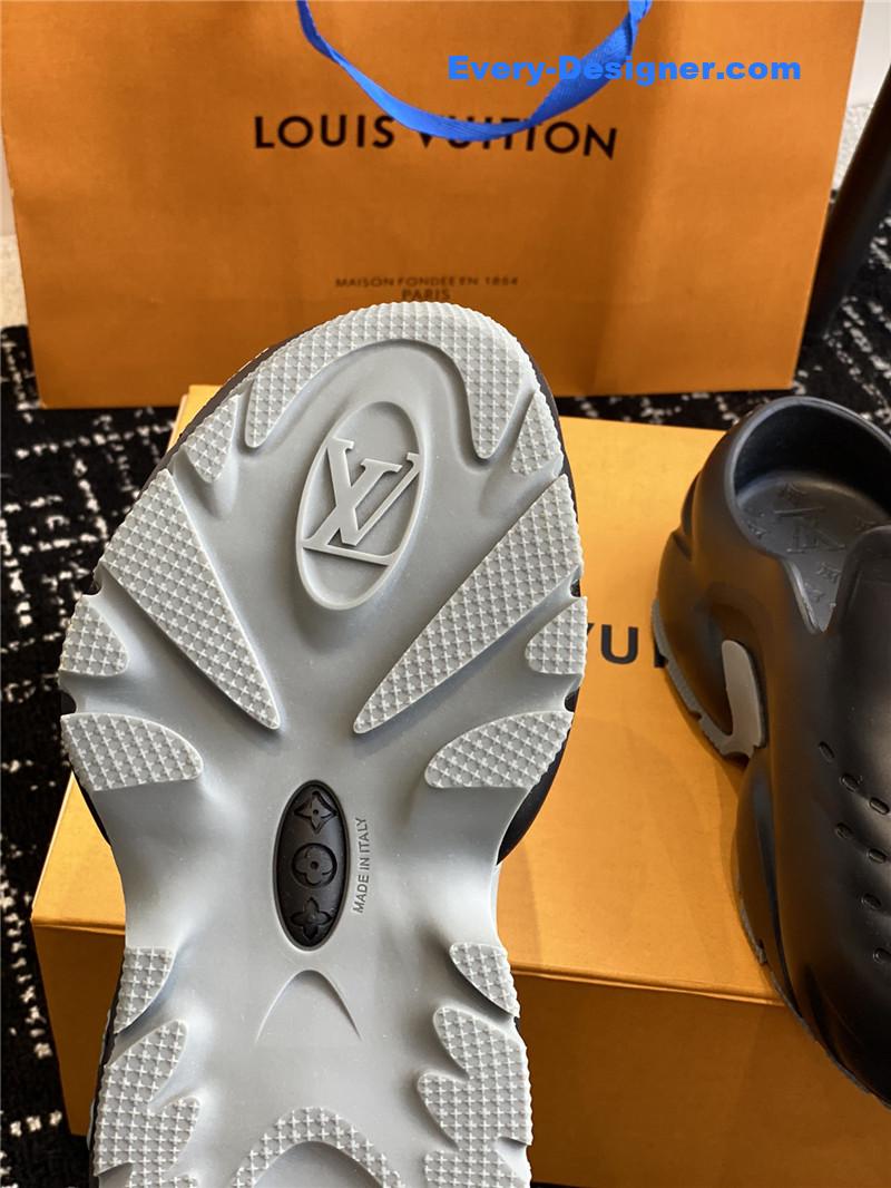 l0vis Vvtt0n lv new shark slippers