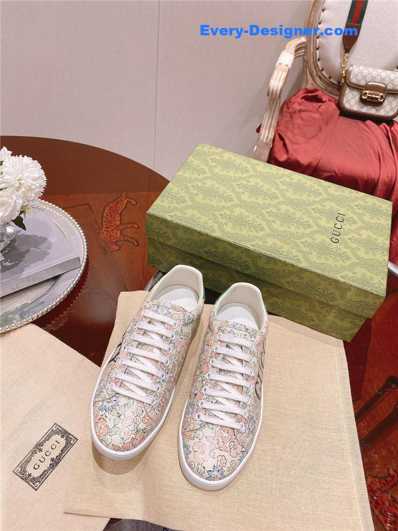 Gvc*1 classic sports lace-up white shoes