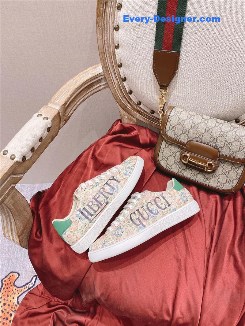 Gvc*1 classic sports lace-up white shoes