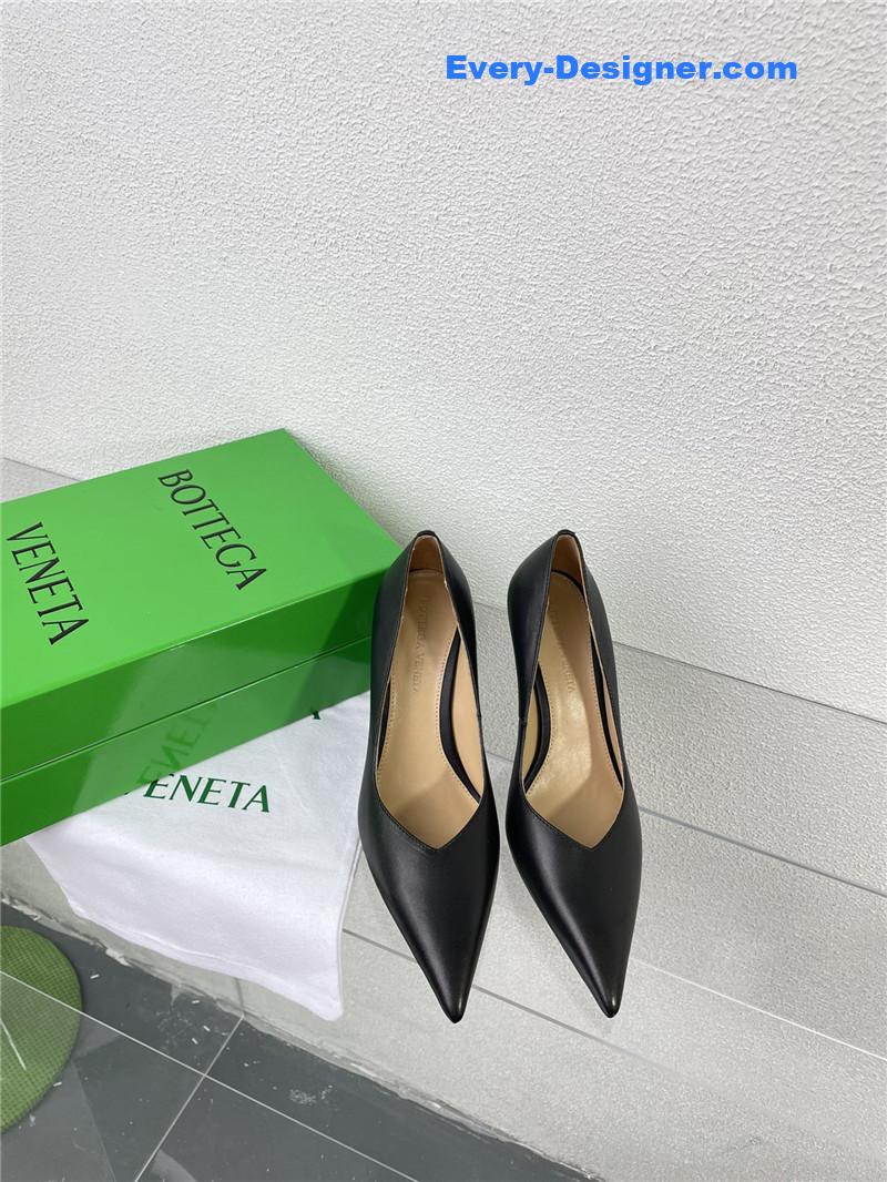 b0tt*ga Ven*ta puntas wedge pumps