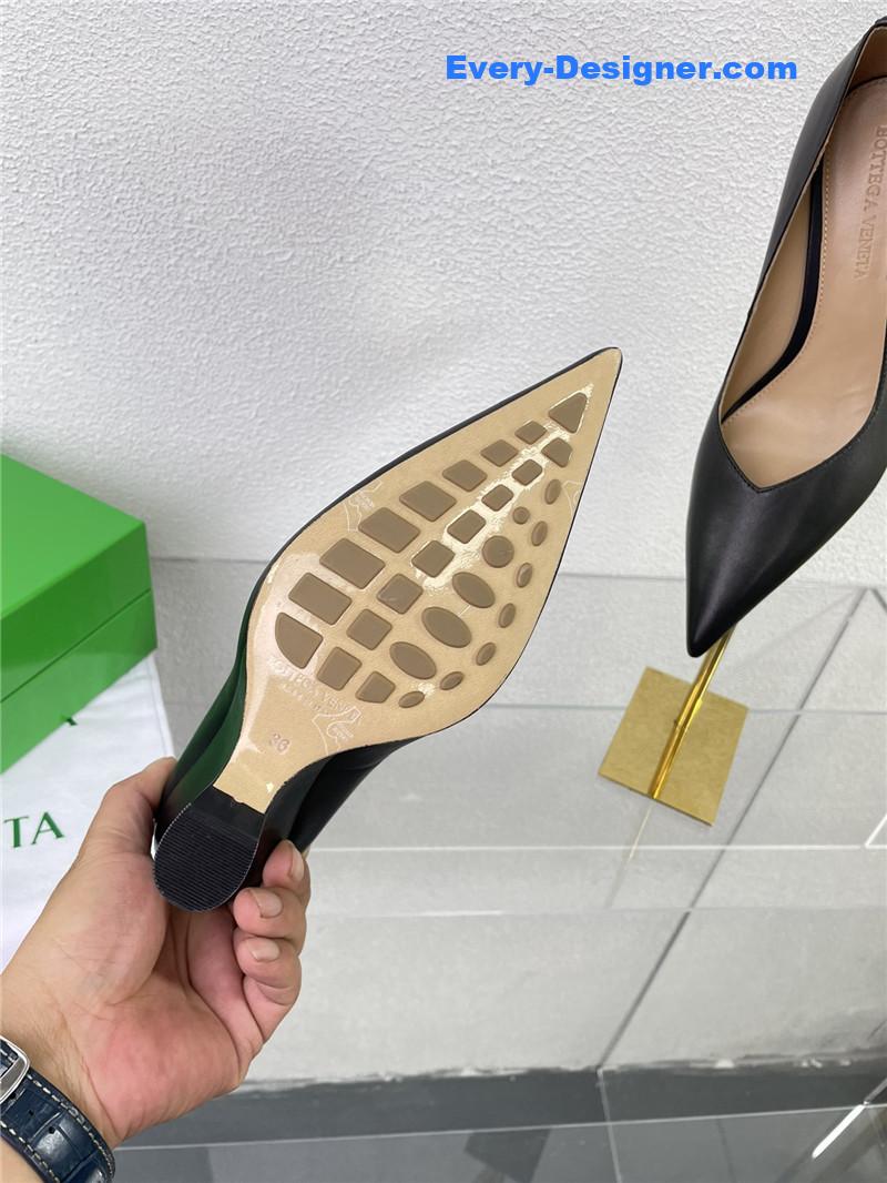 b0tt*ga Ven*ta puntas wedge pumps