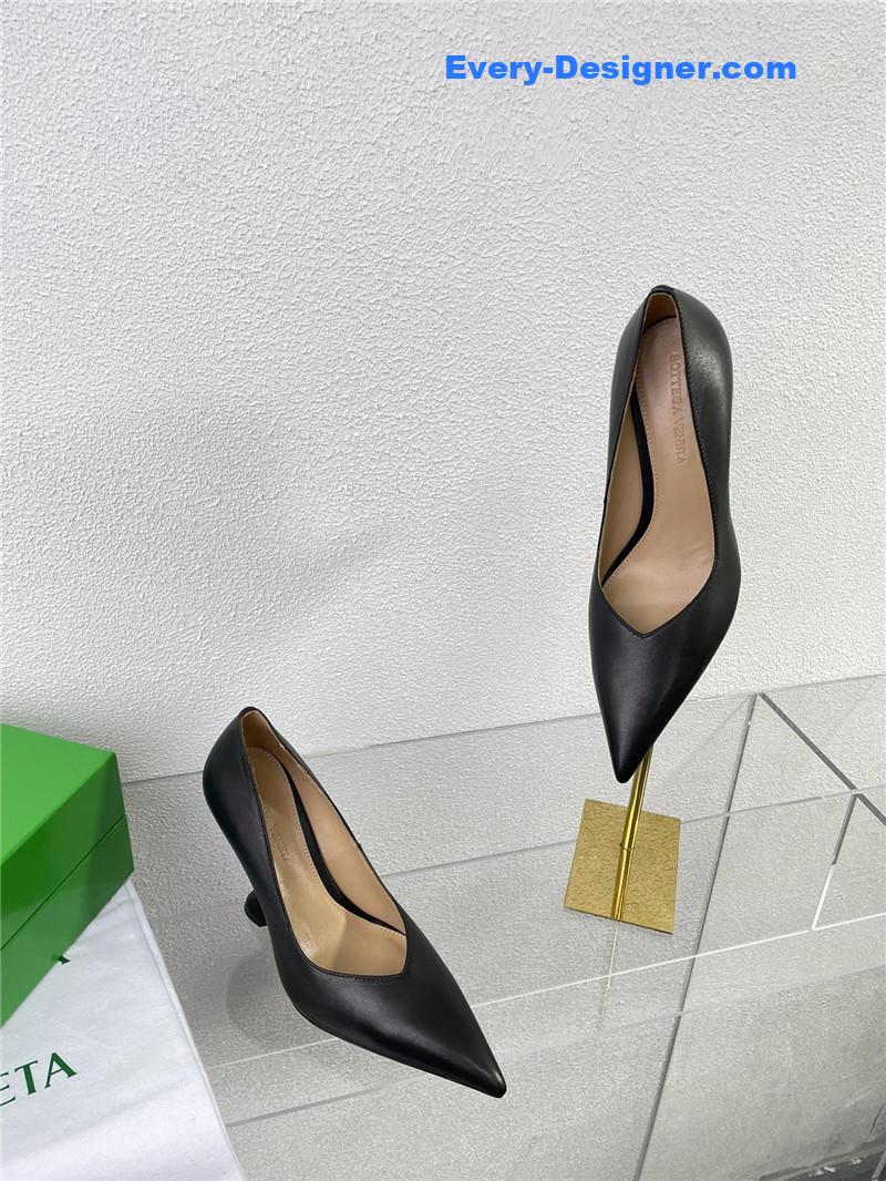 b0tt*ga Ven*ta puntas wedge pumps