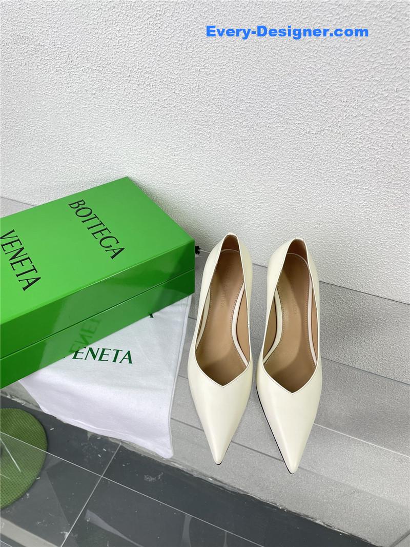 b0tt*ga Ven*ta puntas wedge pumps