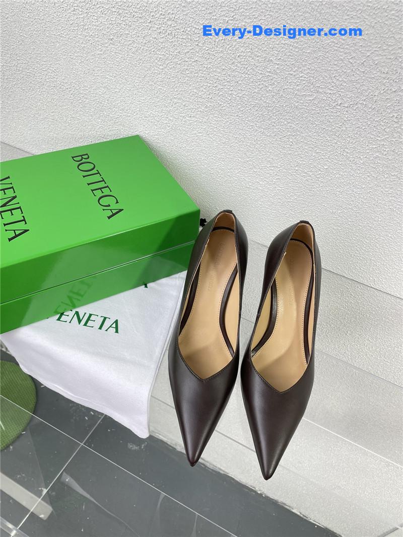 b0tt*ga Ven*ta puntas wedge pumps