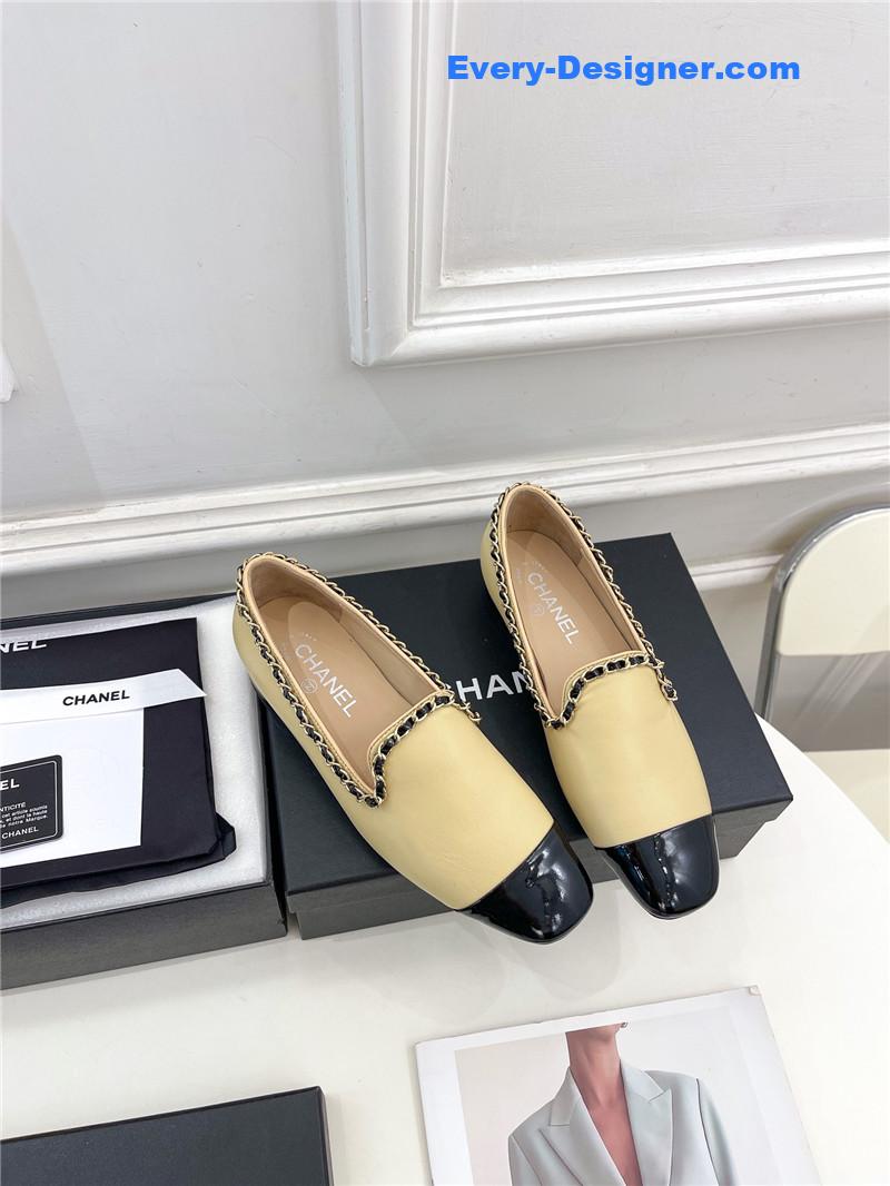 CC catwalk style chain deep mouth shoes