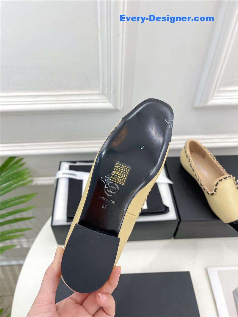 CC catwalk style chain deep mouth shoes