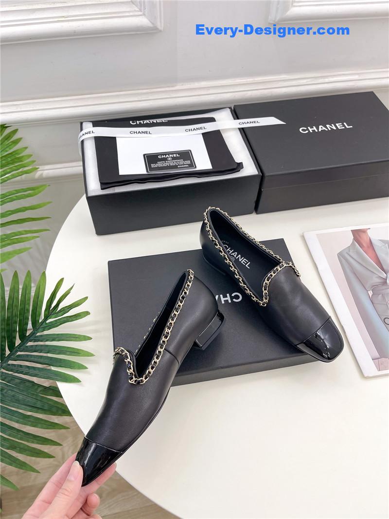 CC catwalk style chain deep mouth shoes