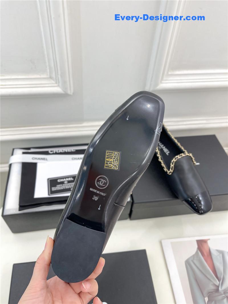 CC catwalk style chain deep mouth shoes