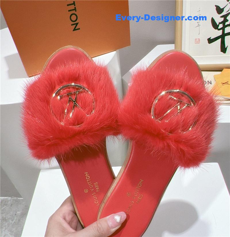 l0vis Vvtt0n lv flat open toe sandals