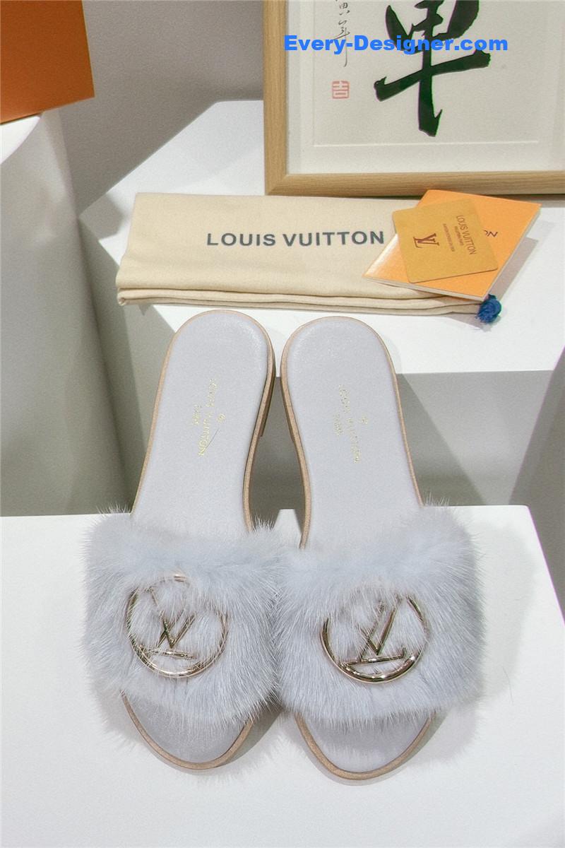 l0vis Vvtt0n lv flat open toe sandals