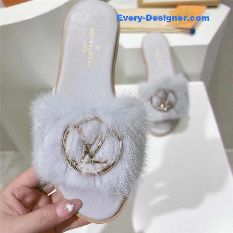 l0vis Vvtt0n lv flat open toe sandals