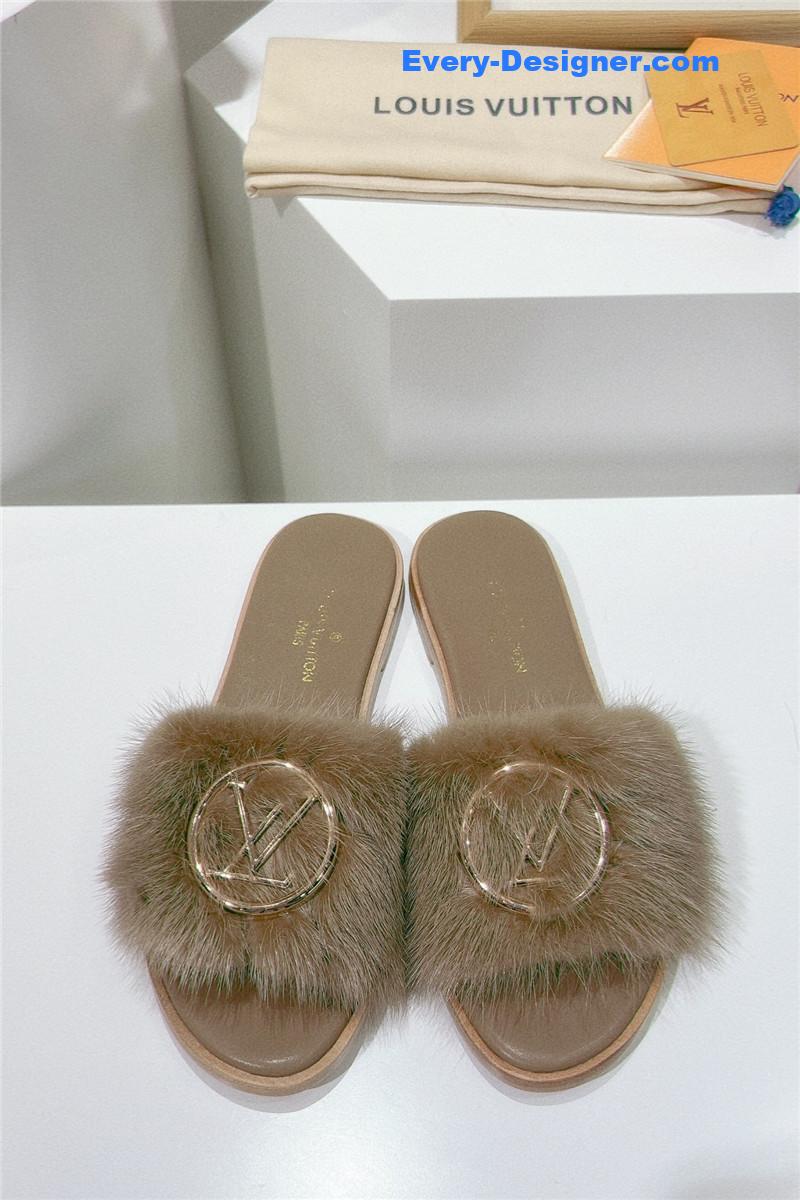 l0vis Vvtt0n lv flat open toe sandals