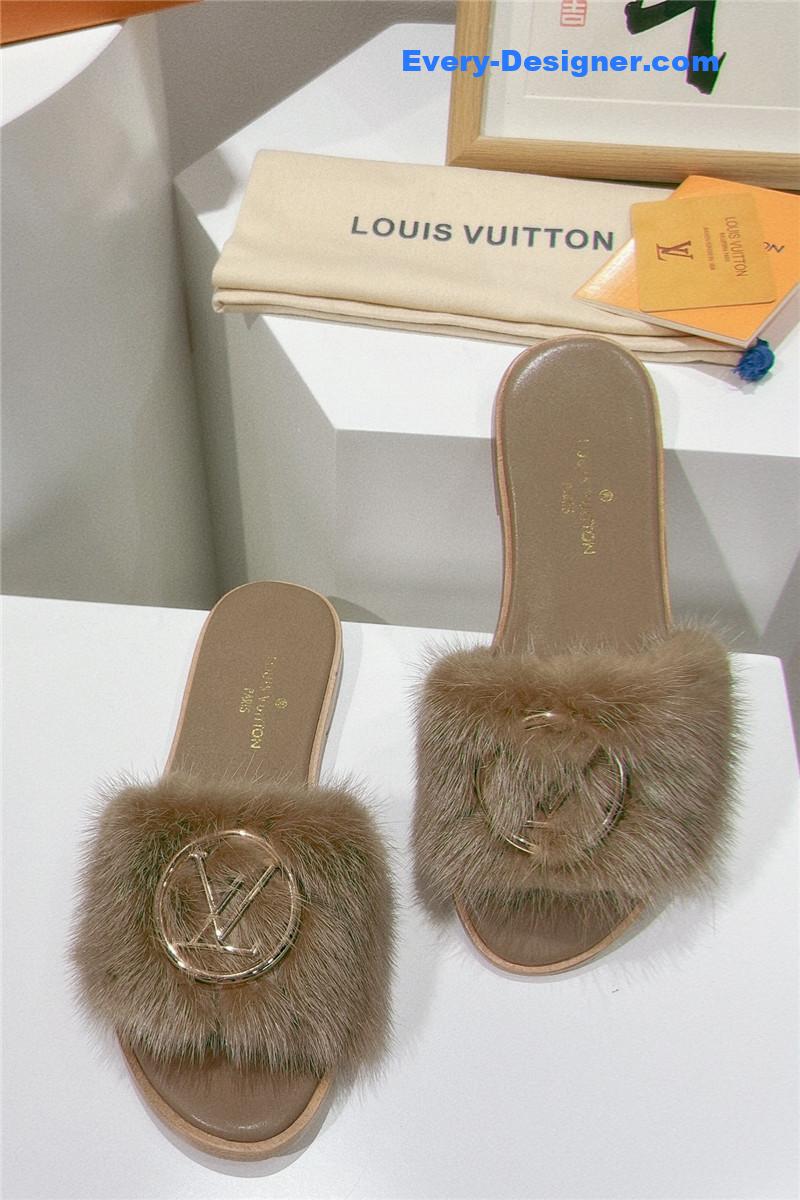 l0vis Vvtt0n lv flat open toe sandals