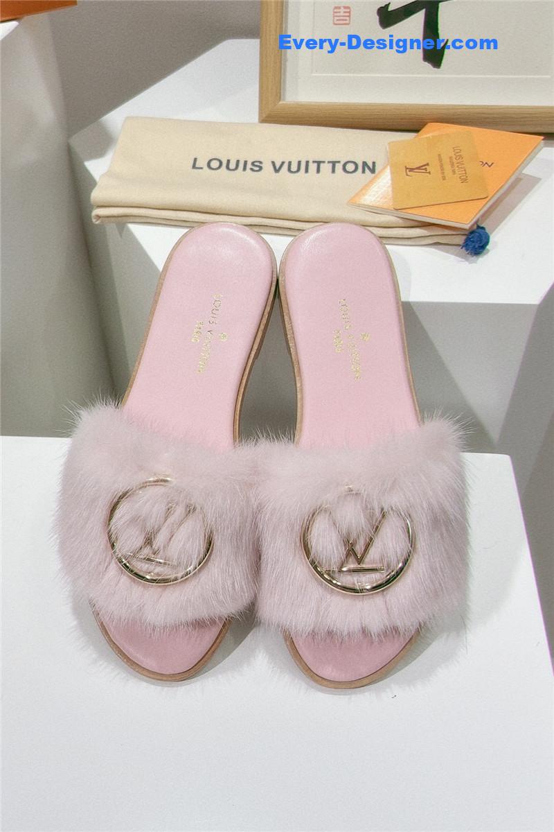 l0vis Vvtt0n lv flat open toe sandals