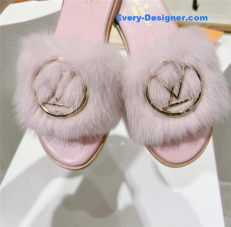 l0vis Vvtt0n lv flat open toe sandals