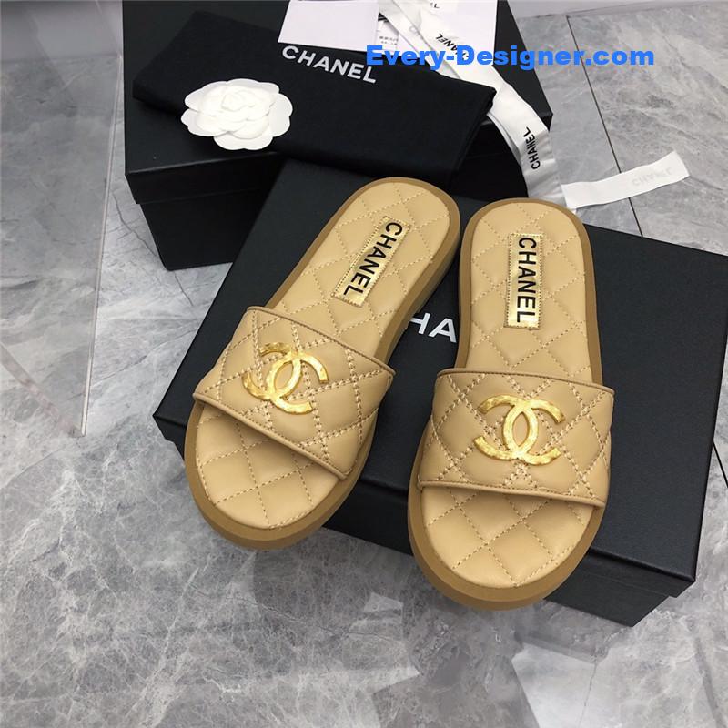 CC explosion Iogo sandals