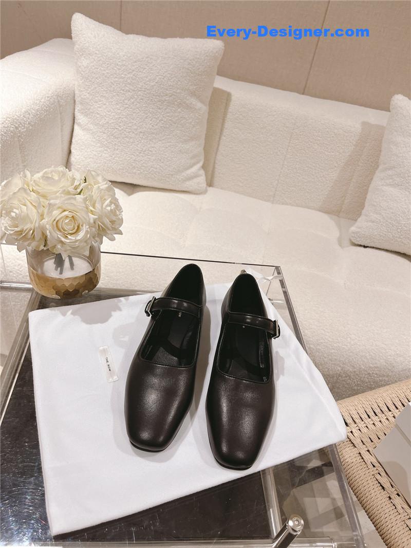 The R0w new trendy brand shoes