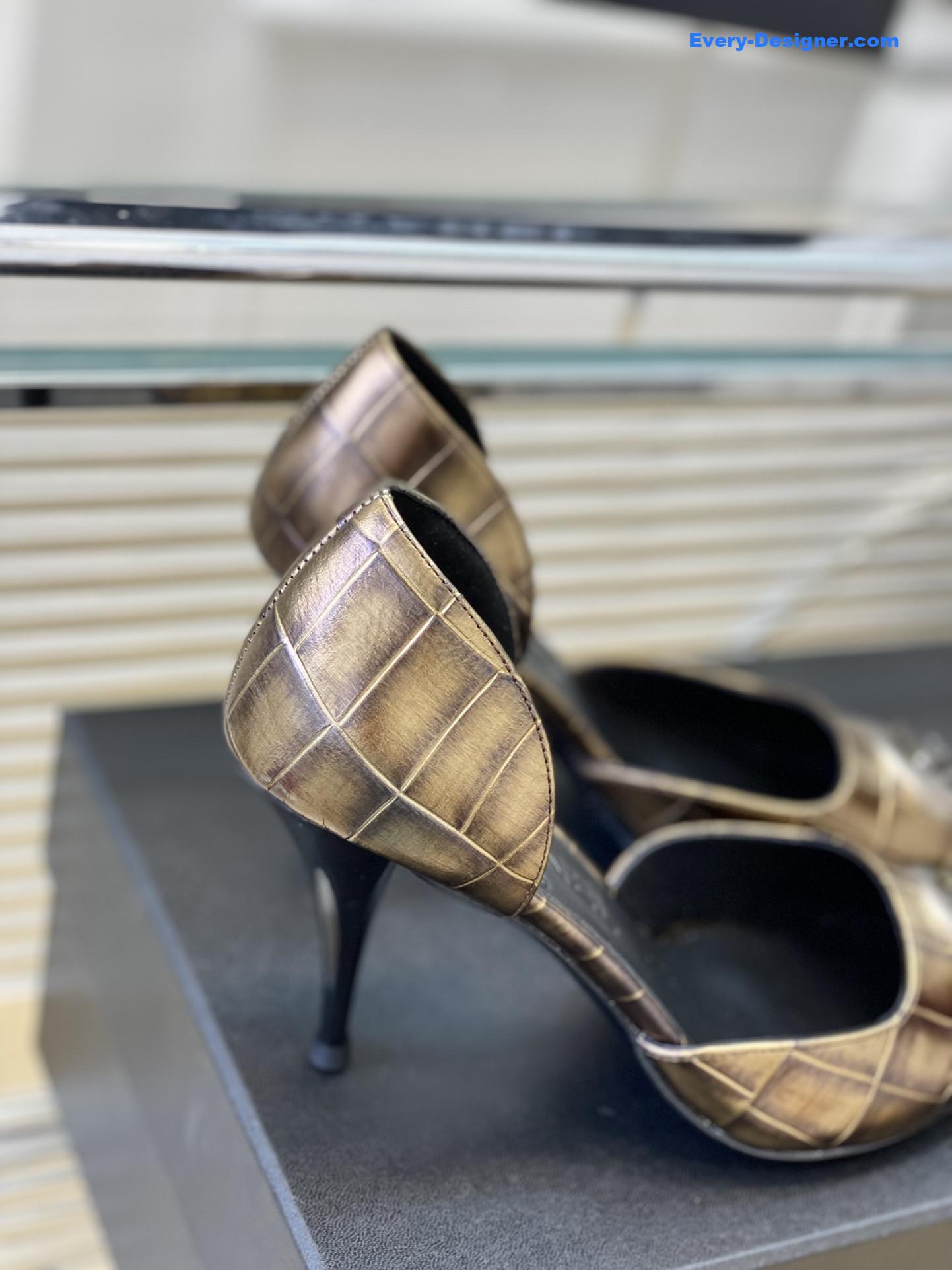 CC side empty high heels