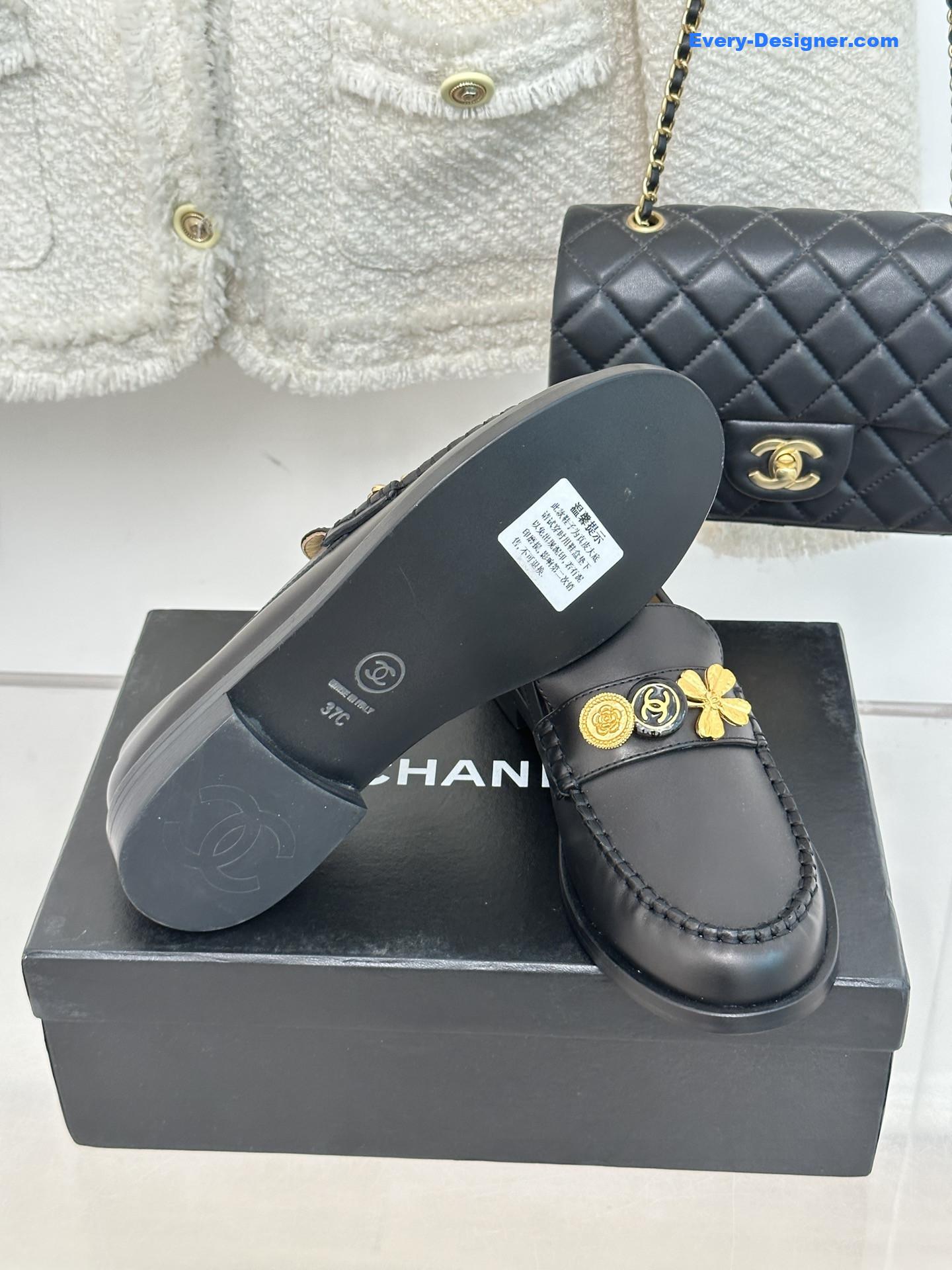 CC classic double C gold four-leaf clover gold coin loafers