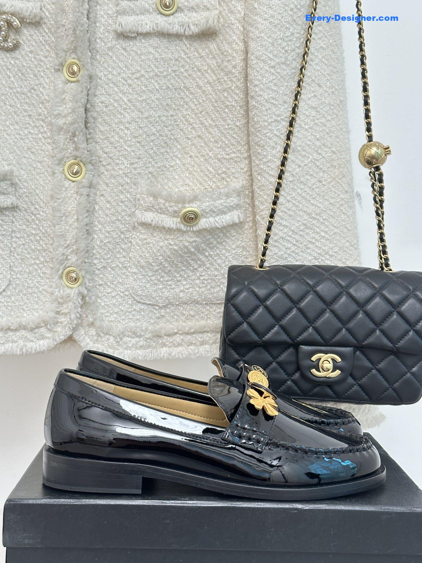 CC classic double C gold four-leaf clover gold coin loafers