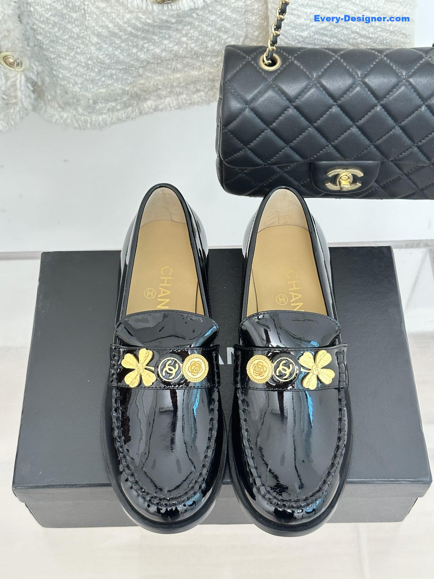 CC classic double C gold four-leaf clover gold coin loafers