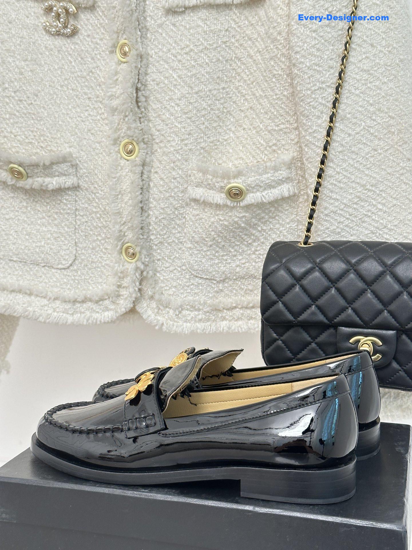 CC classic double C gold four-leaf clover gold coin loafers