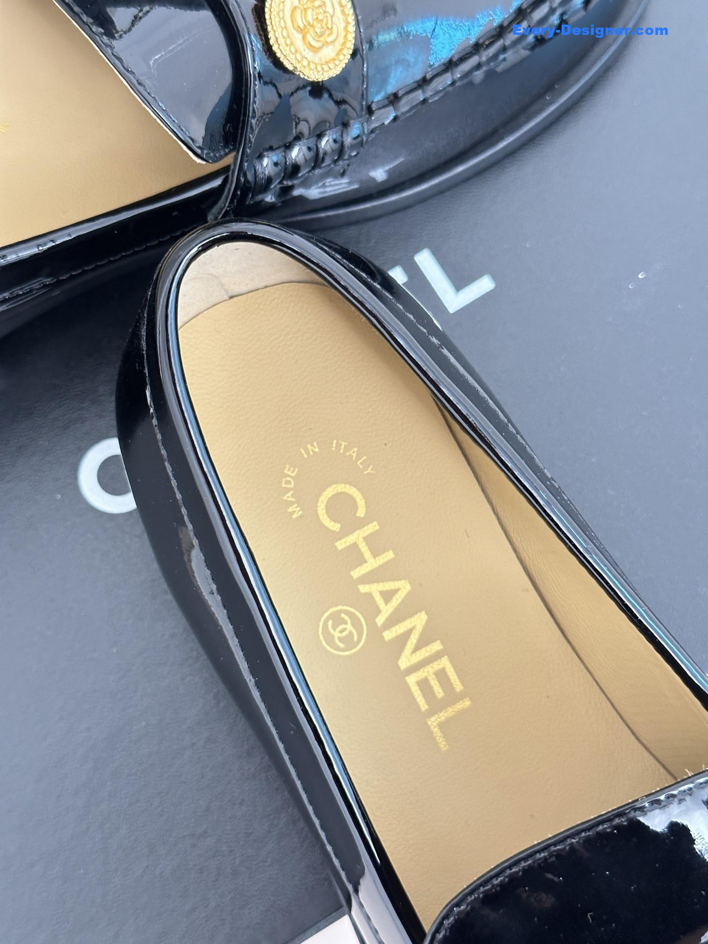 CC classic double C gold four-leaf clover gold coin loafers