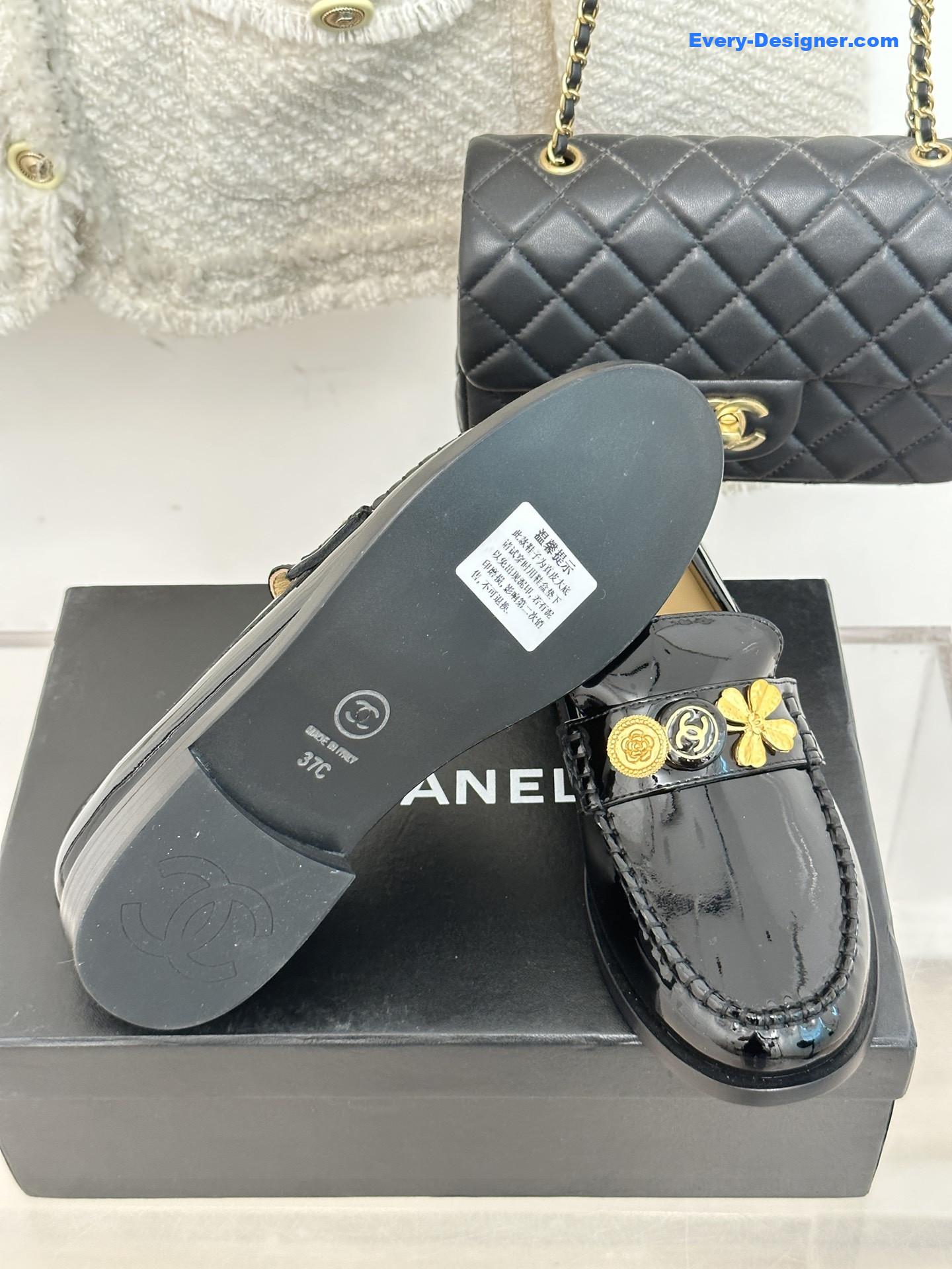 CC classic double C gold four-leaf clover gold coin loafers