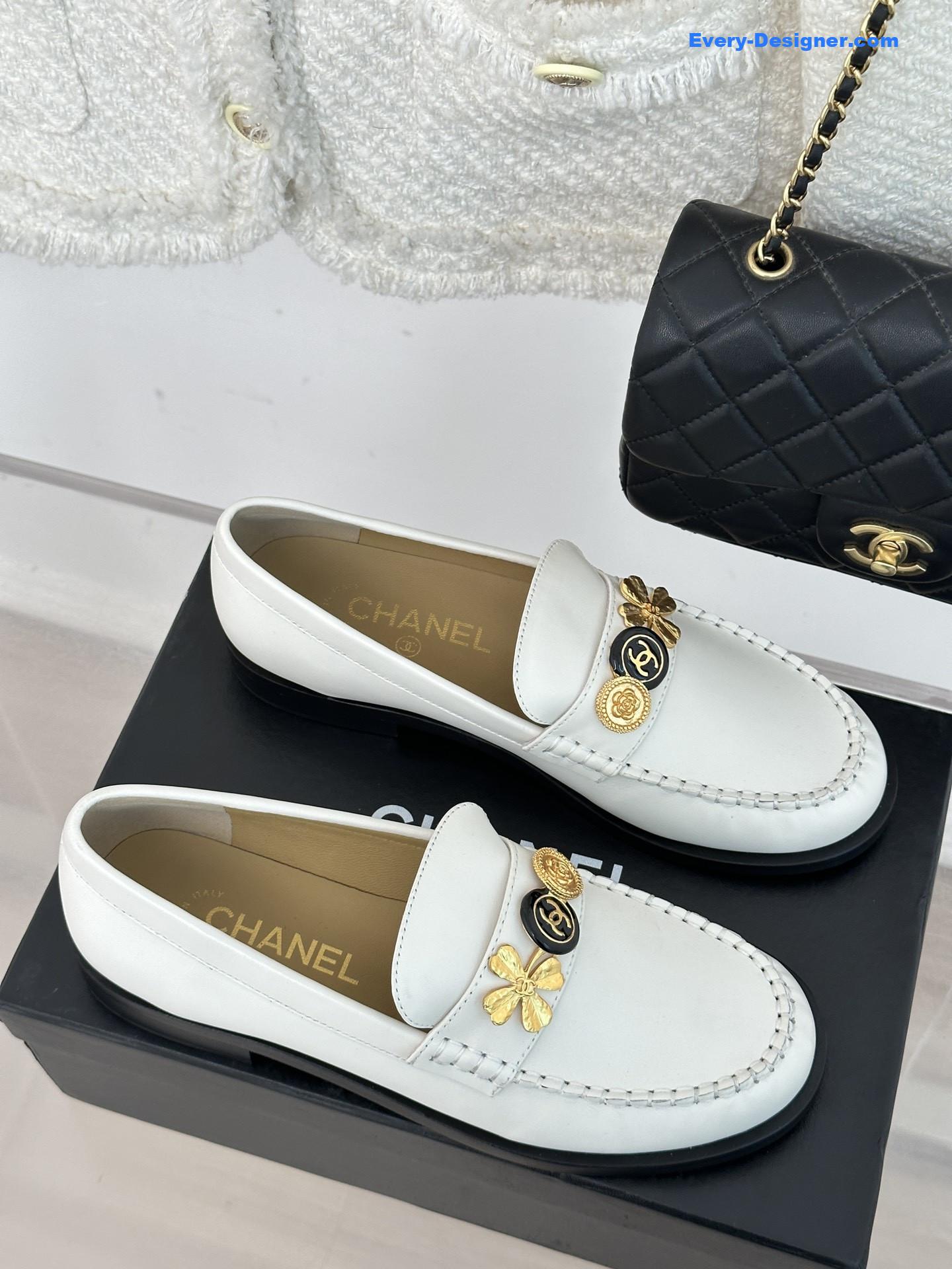 CC classic double C gold four-leaf clover gold coin loafers