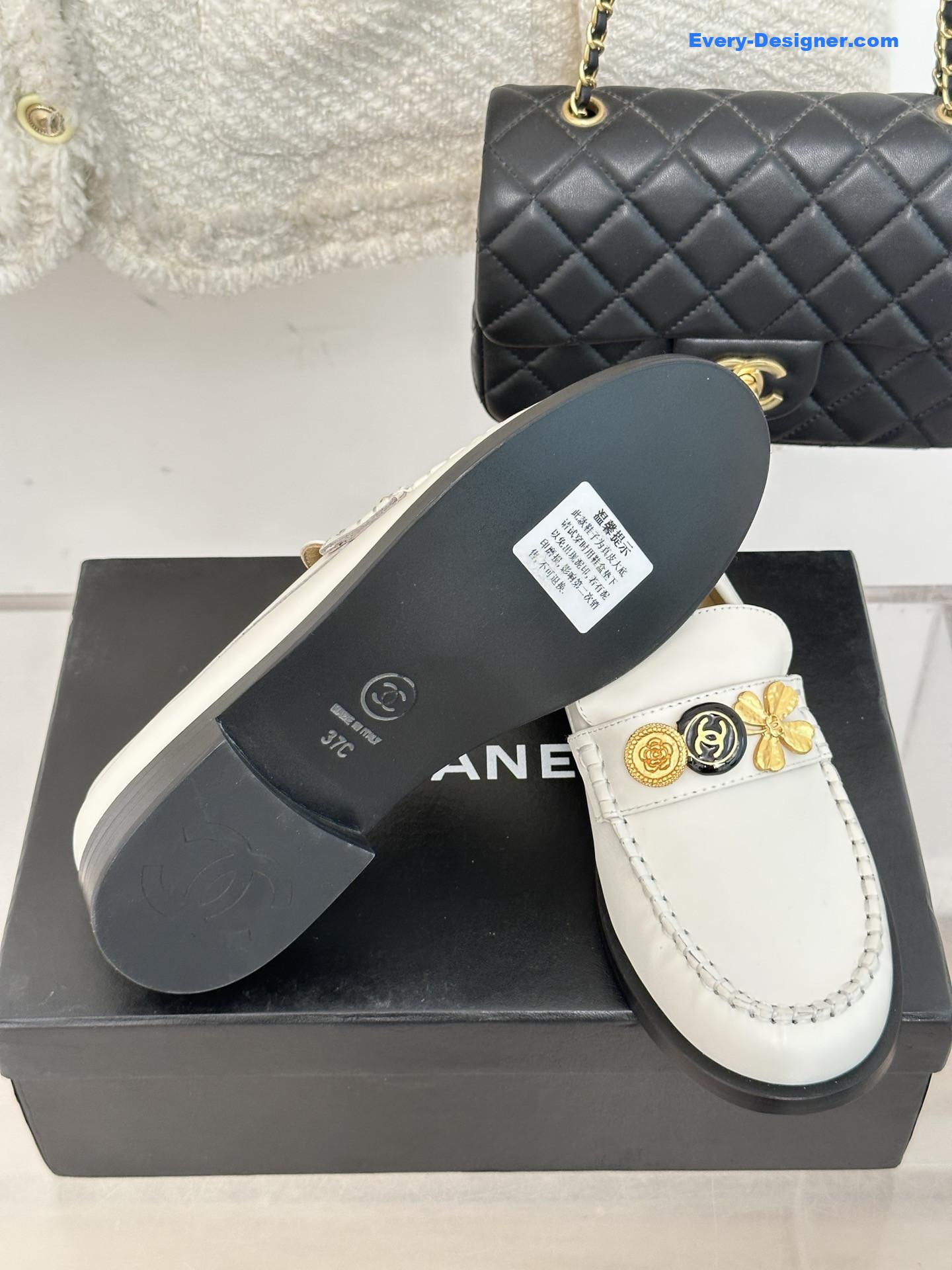 CC classic double C gold four-leaf clover gold coin loafers