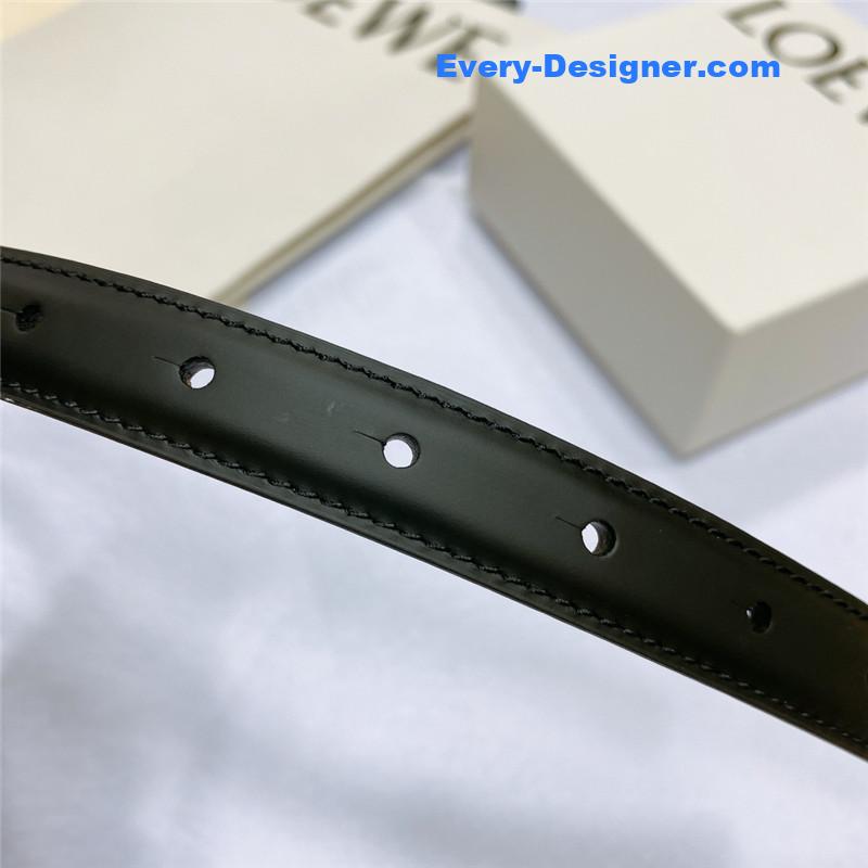 L0ew* narrow belt in smooth calfskin