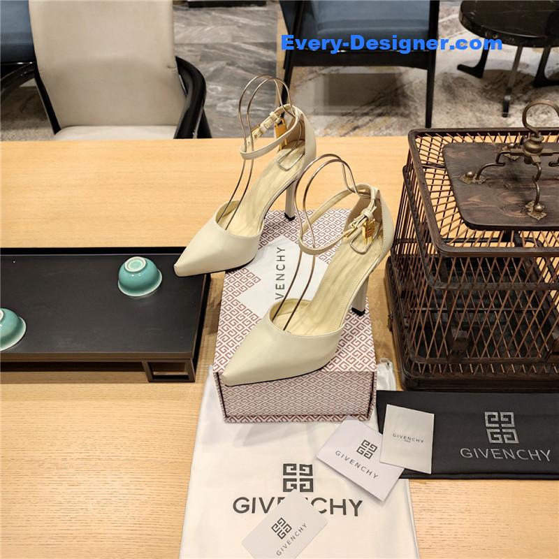 Givenchy classic lock metal buckle pumps