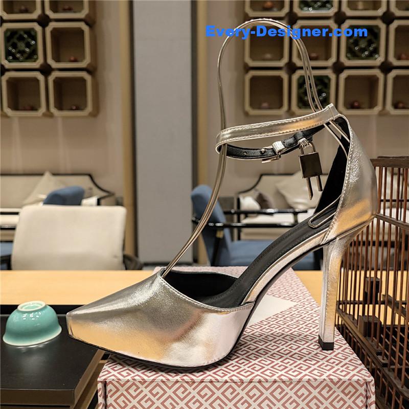 Givenchy classic lock metal buckle pumps