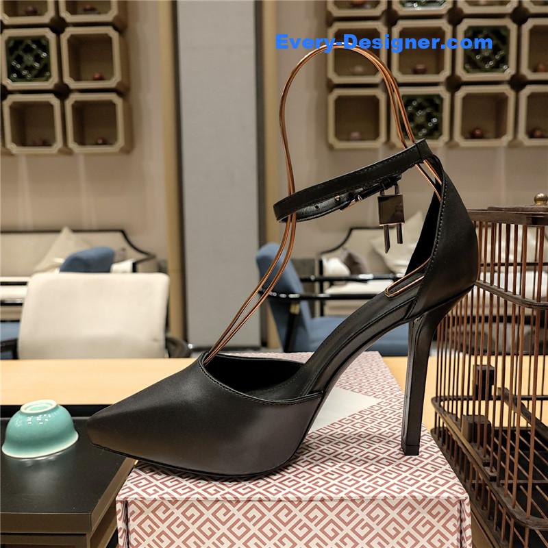 Givenchy classic lock metal buckle pumps