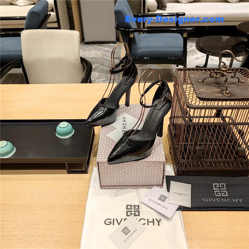 Givenchy classic lock metal buckle pumps