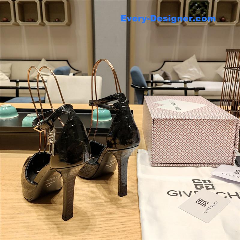 Givenchy classic lock metal buckle pumps