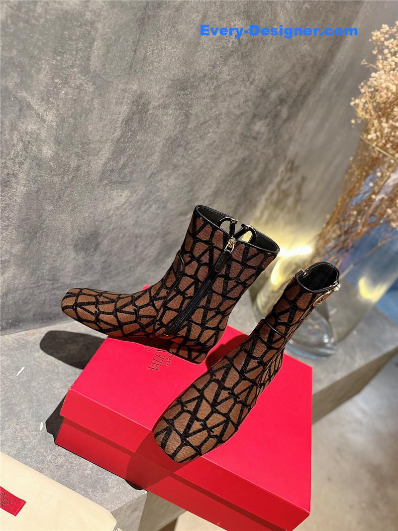 Va1e*ntin0 leather outsole ankle boots