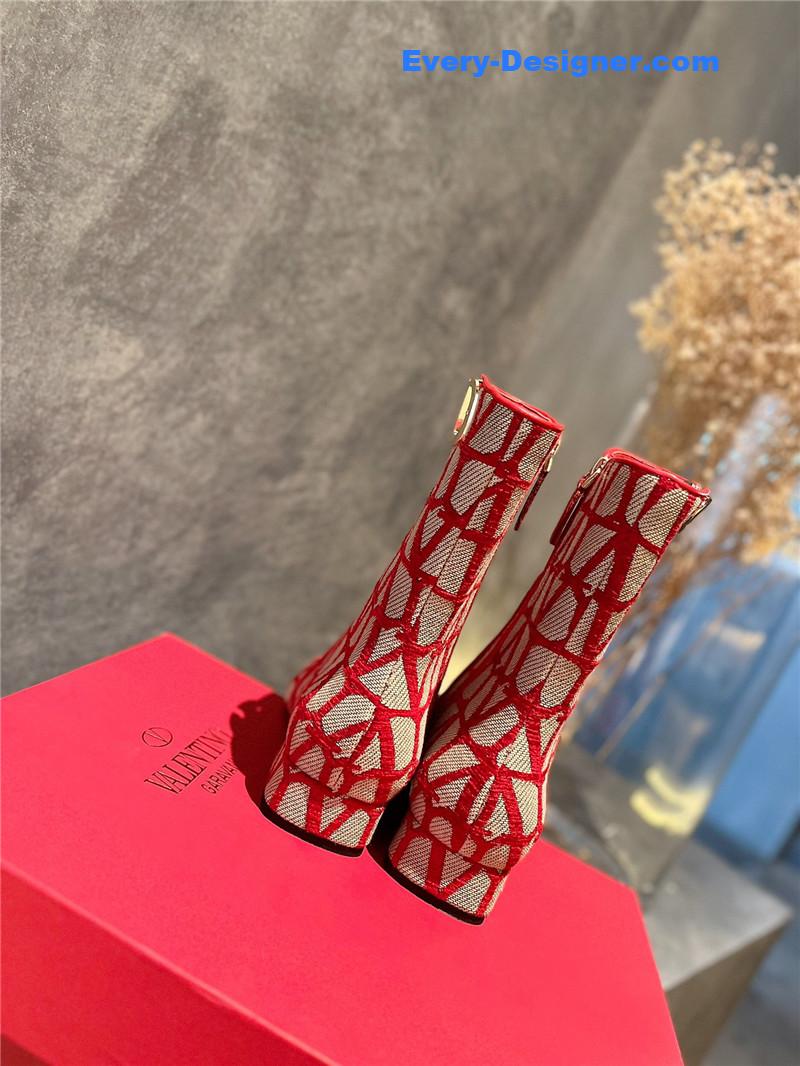 Va1e*ntin0 leather outsole ankle boots