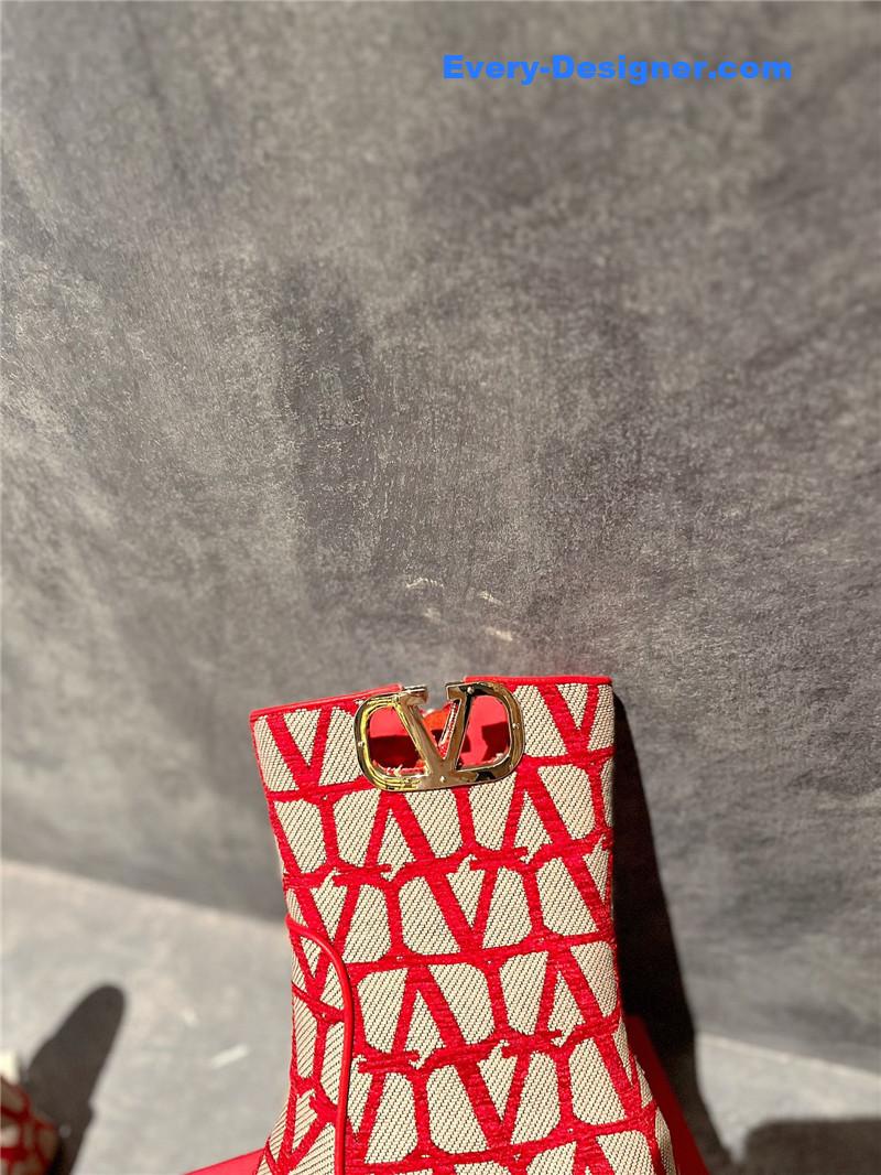 Va1e*ntin0 leather outsole ankle boots