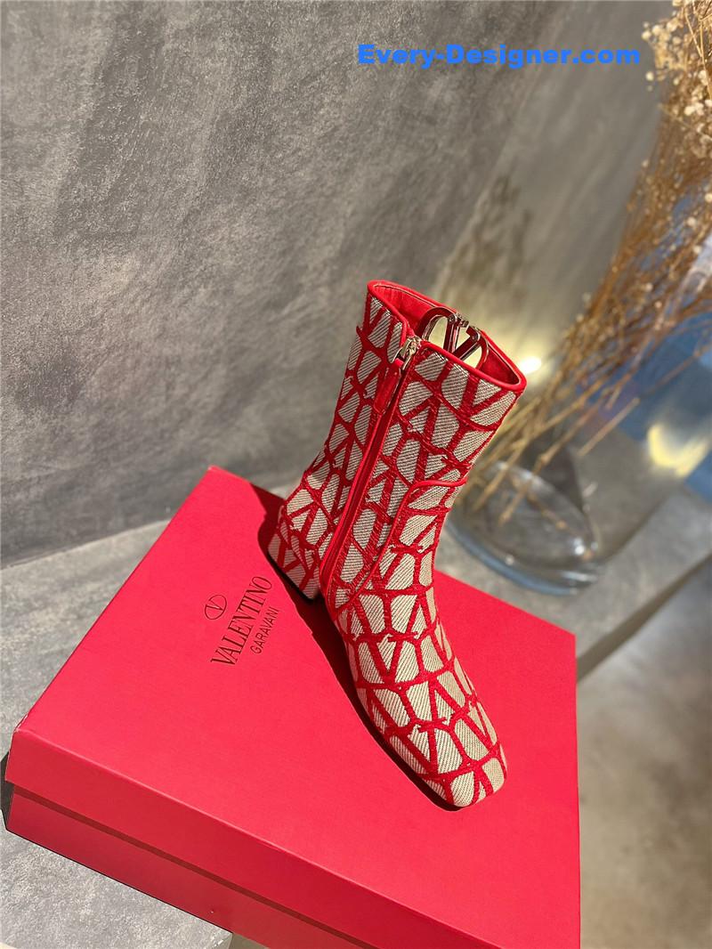 Va1e*ntin0 leather outsole ankle boots