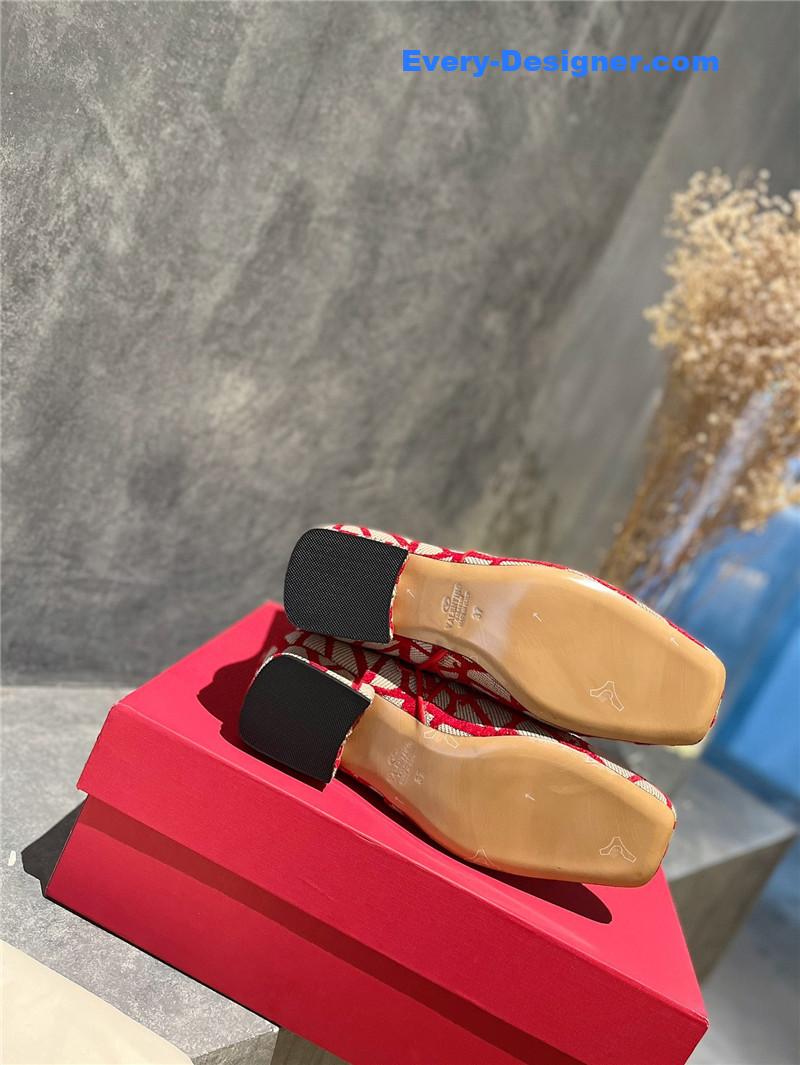 Va1e*ntin0 leather outsole ankle boots